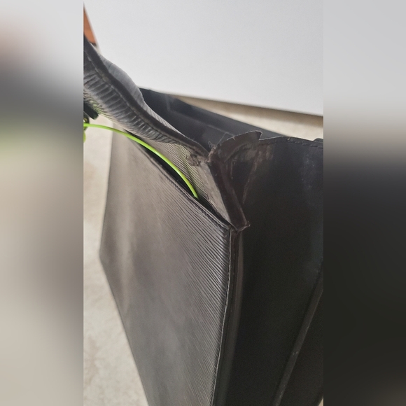 LV EPI BRIEFCASE (DAMAGE REPAIRED W/ DUCT TAPE, CORNER WEAR, TEAR ON SID… - Picture 13 of 16